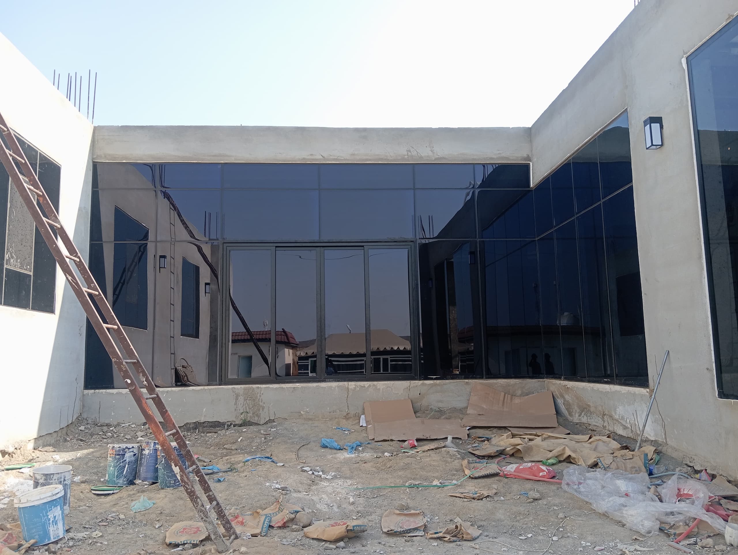 أبواب زجاج سكريت في جيزان